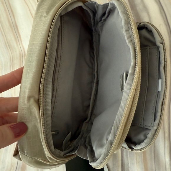 NEW! Baggallini On the Go Waist Belt Pack Tan "Chalk Gloss" Ripstop $70 - Picture 8 of 15